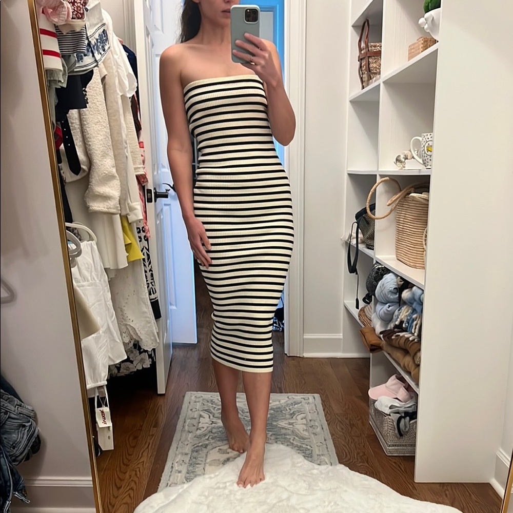 Chic Black and White Strapless Dress